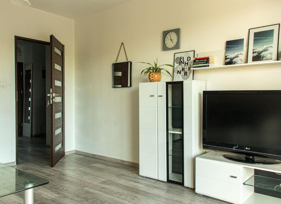 Apartment 50M2 With A Large Living Room, Bedroom, Balcony And Free Private Parking Gdansk Exterior photo